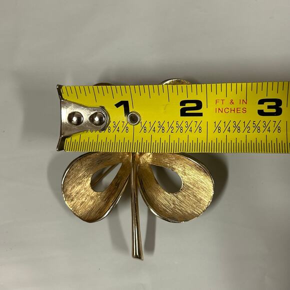 Vintage Gold Tone Four Leaf Clover 2.5” Brooch - Picture 6 of 7